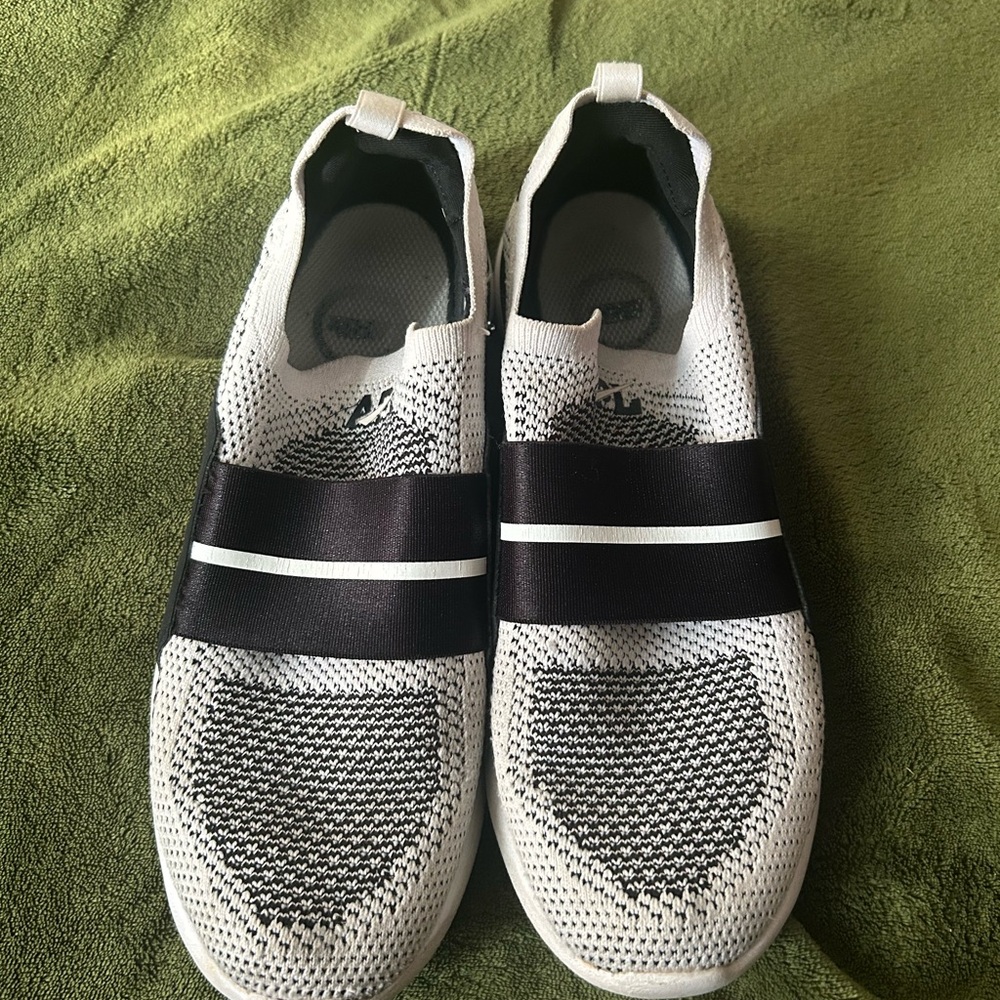 APL: Athletic Propulsion Labs Techloom Bliss Sneakers Size Eight